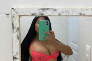 Horny Laila - Image 1